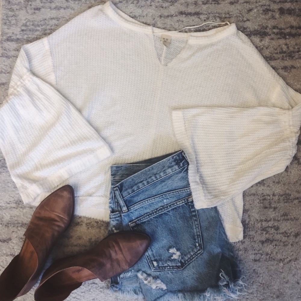 Free people distressed cropped sweater | size XS